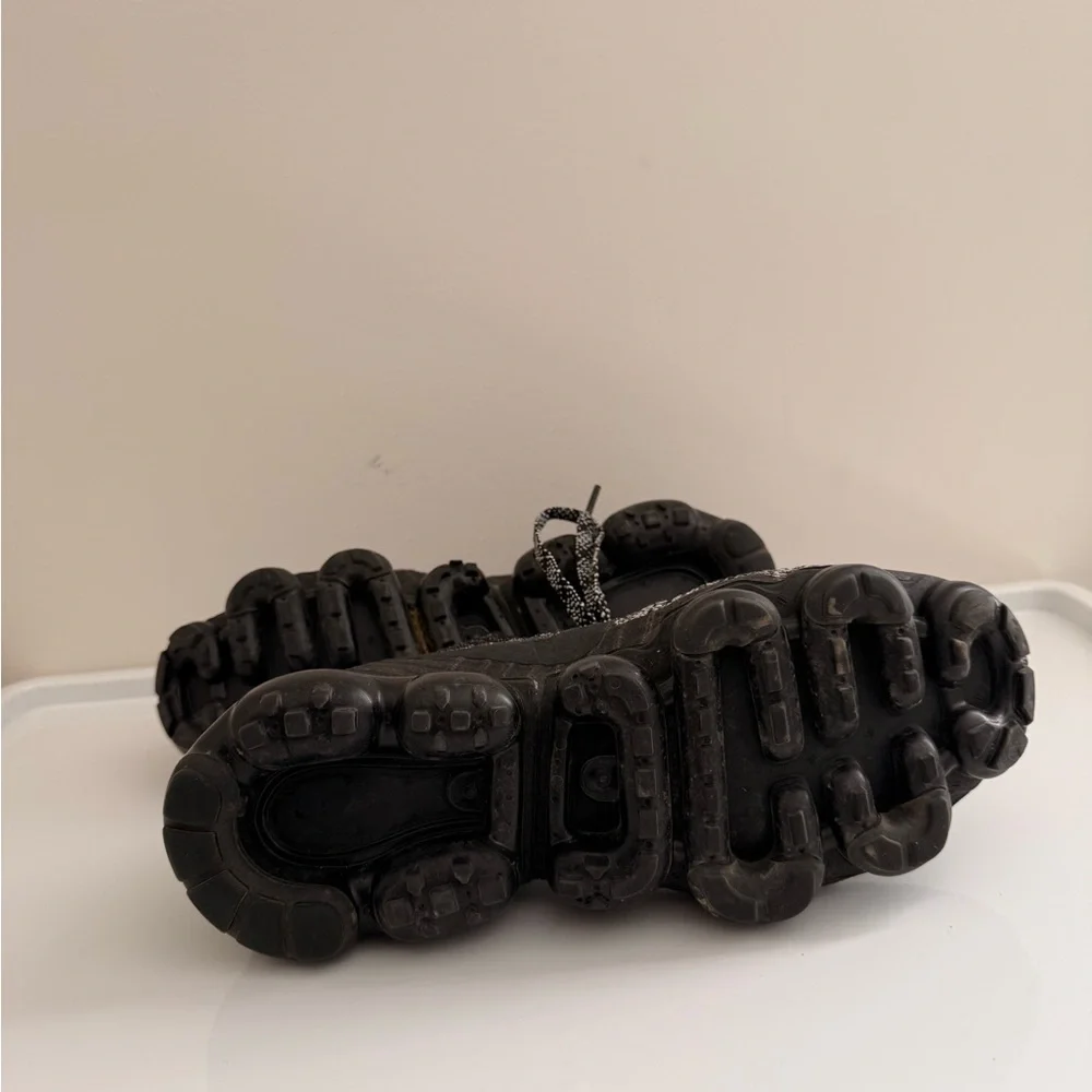 Nike Women's Black and White Vapormax Sneakers - Picture 4 of 5